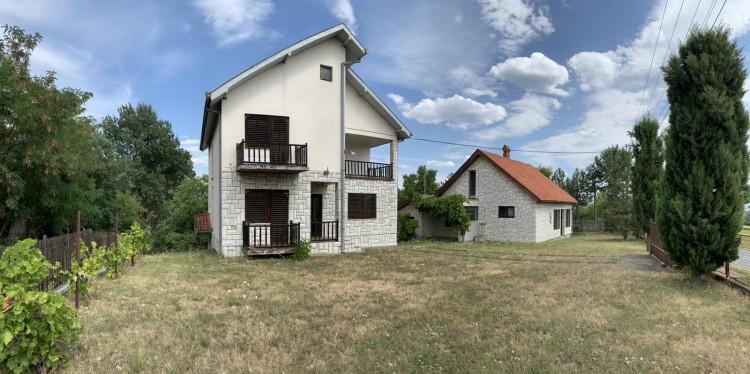 Na-prodaju-seosko-imanje-u-Lazarevcu(Vrbovno)