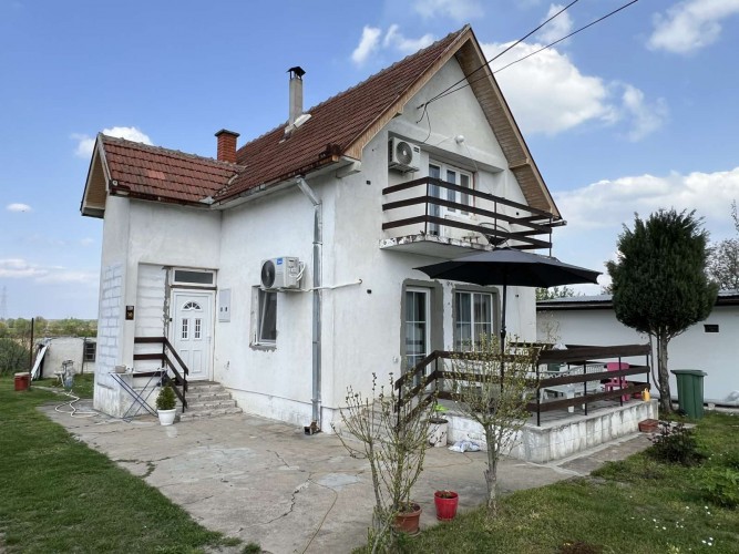 Na-prodaju-renovirana-kuća-u-Obrenovcu-(Urovci)